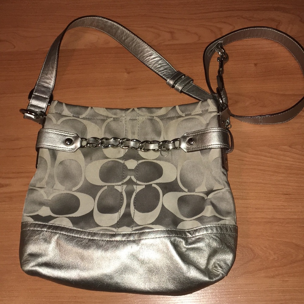 Coach Signature F16860 Signature Line Shoulder Bag